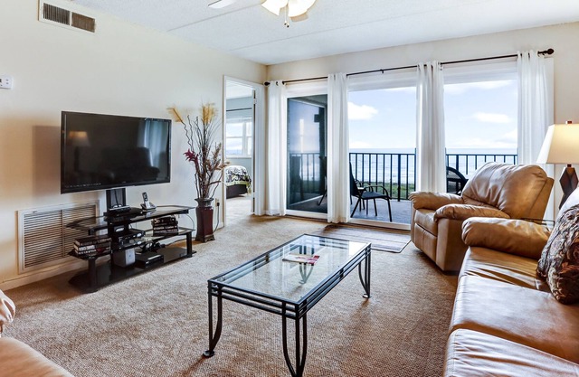 Modern Condo with wonderful view of the Atlantic, Oceanside Pool and Short Walk to the Beach by RedAwning