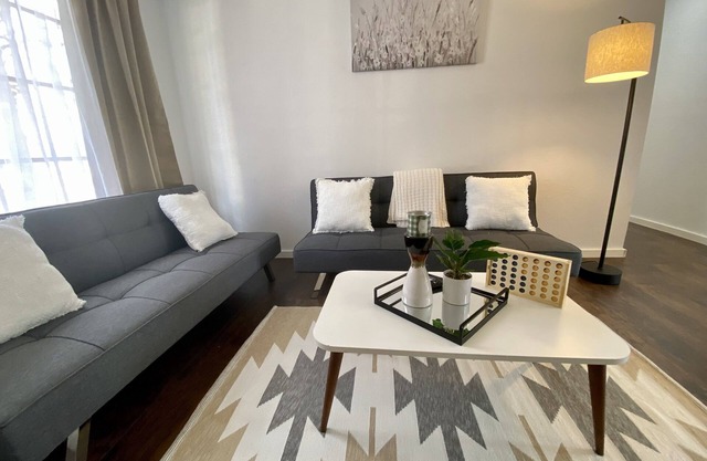 Modern/ Cozy Residential Home- Near Arlington Entertainment