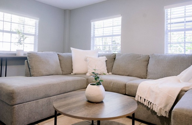 Modern Downtown Oasis - Orlando 4 bedroom with FREE parking
