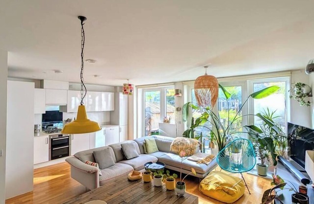 Modern East London Apt, 3 bedrooms, 2 Bathrooms