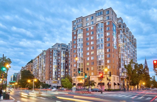 Modern getaway in City Center 1 bedroom