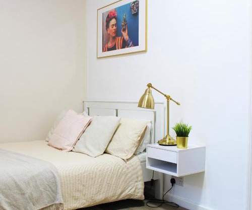Modern ground floor flat - 15 min to Central London