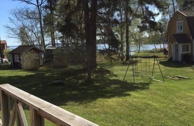 Moderna casa de vacaciones. Ubicación única con vista al mar y archipiélago en el nudo