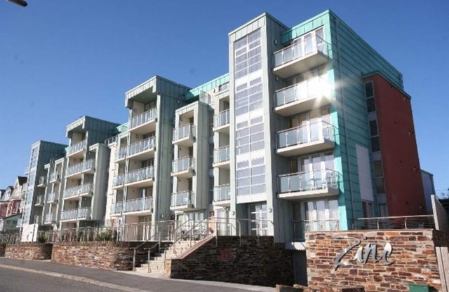 UBICACIÓN A 4 minutos a pie de la playa de Fistral Moderno apartamento de lujo con vistas al mar.