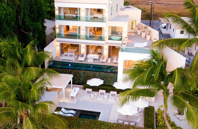 Modern Luxury Beachfront Vacation Home - Footprints