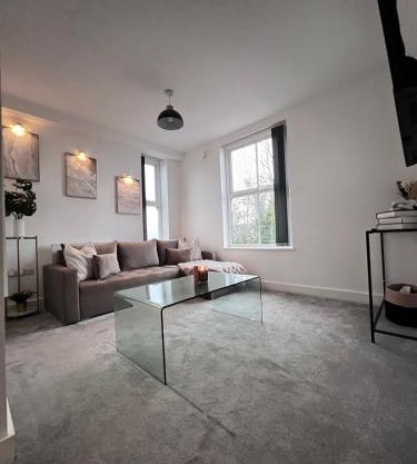 Modern Luxury Escape Suite In The Heart of Urmston Town Centre