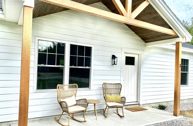 Modern Mountain Home- Family Friendly Close to Moose Pond / Pleasant Mountain