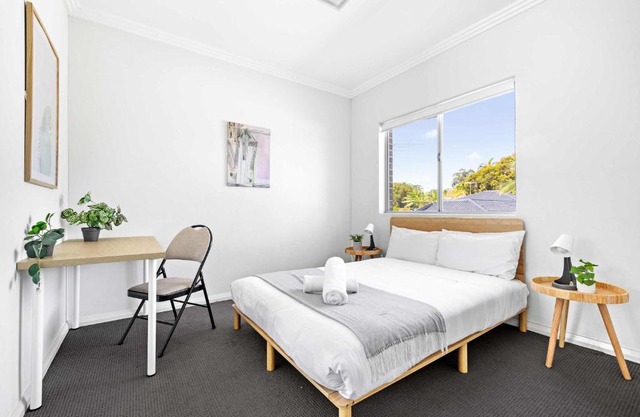 Modern Queen Room - Private Spot at Revesby - Shared Bathroom