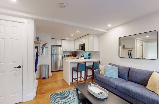 Modern Renovated 1BR w/ Pvt Entrance – Prime Loc