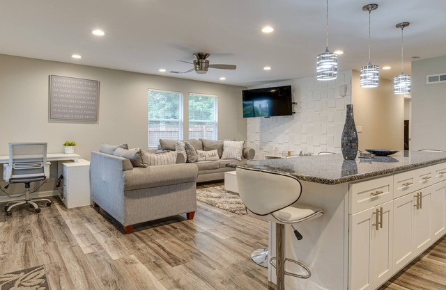 Modern Residential Home < 3 Mi to Downtown Indy!