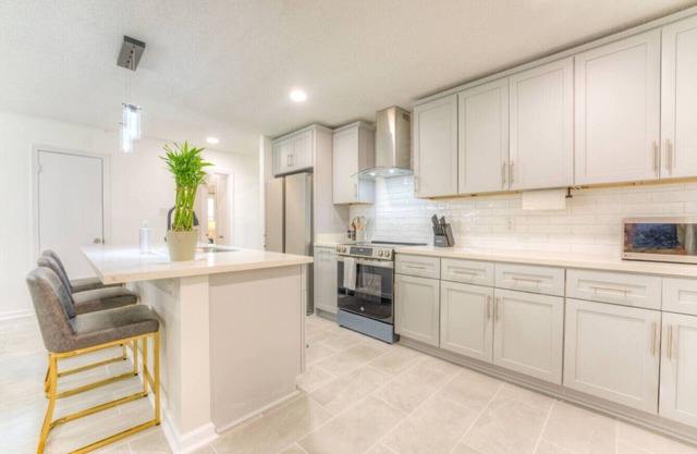 Modern Spacious 4 BR Cottage