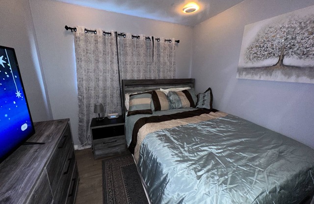 Modern spacious condo with nice sized balcony mountain view a 2 parking spaces