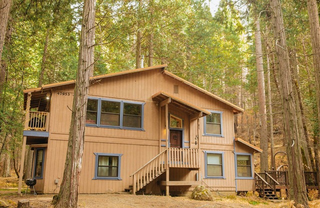 Moderna y espaciosa cabaña de Oakhurst, a solo 15 minutos de Yosemite. !
