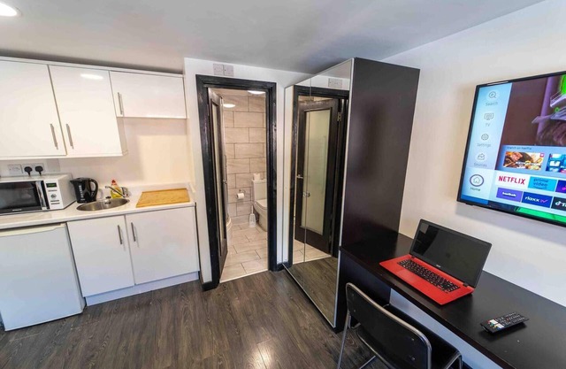 Modern Studio Available Close to the City