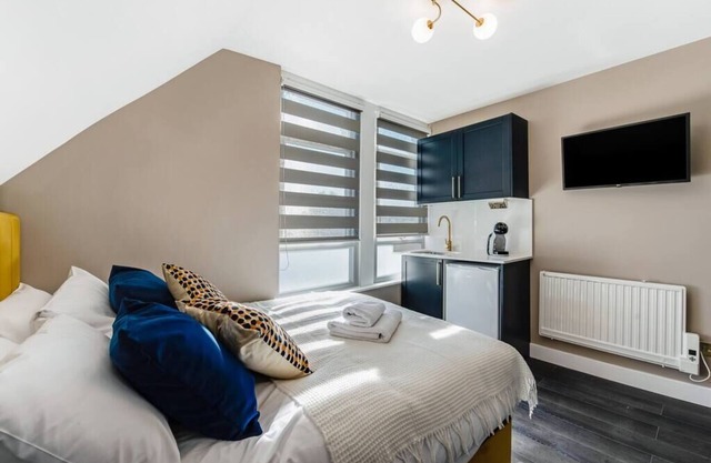 Modern Studio in Excellent Location