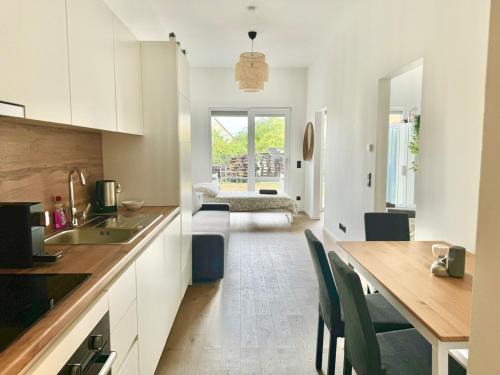 Modern Stylish Apartment with Garden & Free Parking