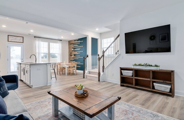 Modern townhome w/ Office Near Downtown Angier
