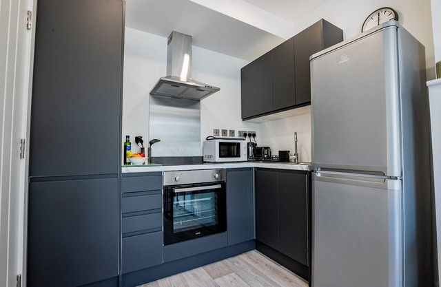 Modern Two Bed Flat in Caterham