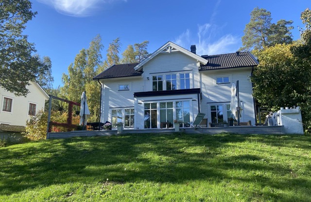 Moderno chalet de dos pisos en el corazón del archipiélago