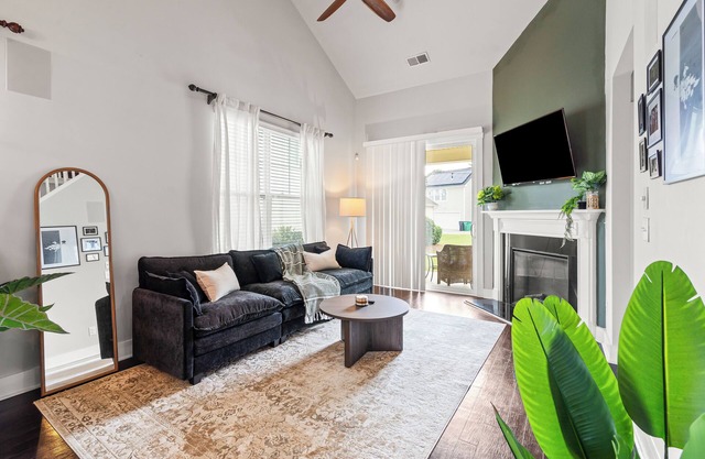 Modern Upscale Farmhouse- in Uptown CLT!