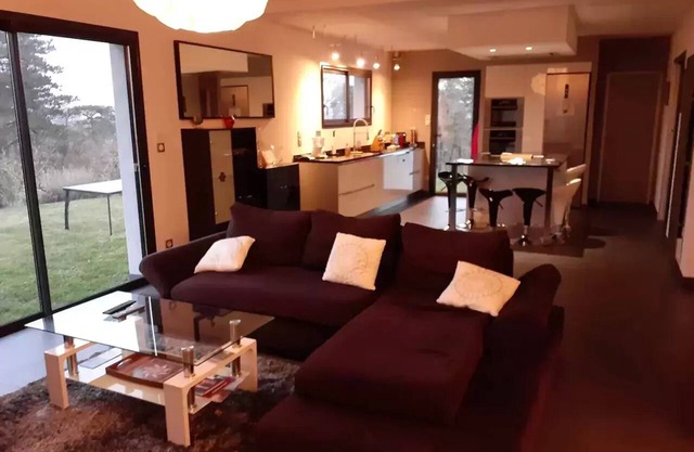 Villa moderna cerca del lago