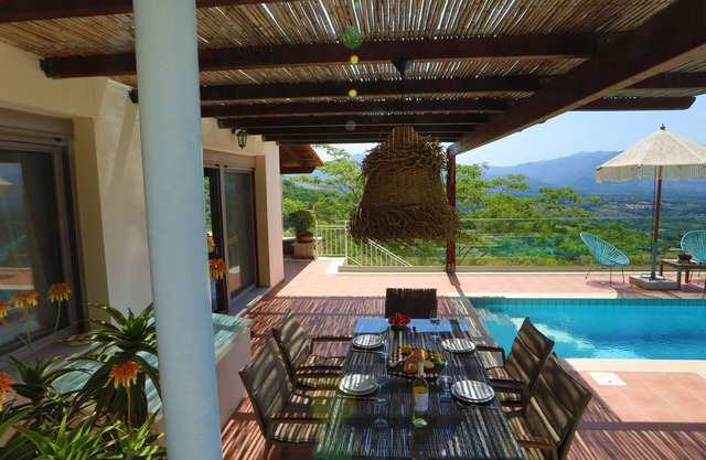Precios de última hora en julio, villa de lujo con impresionantes vistas cerca de Rethymnon