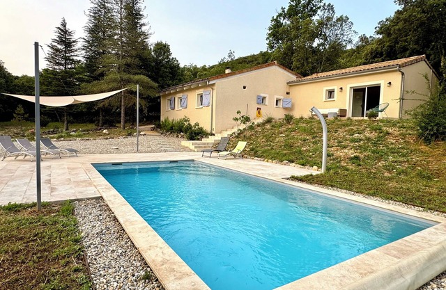 Bonita casa de bungalow en Sampzon