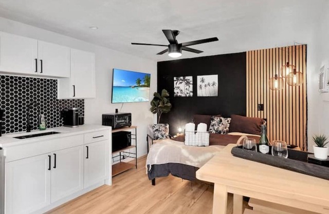 ModernTropic Cottage w/ Private Fenced Yard & 4KTV