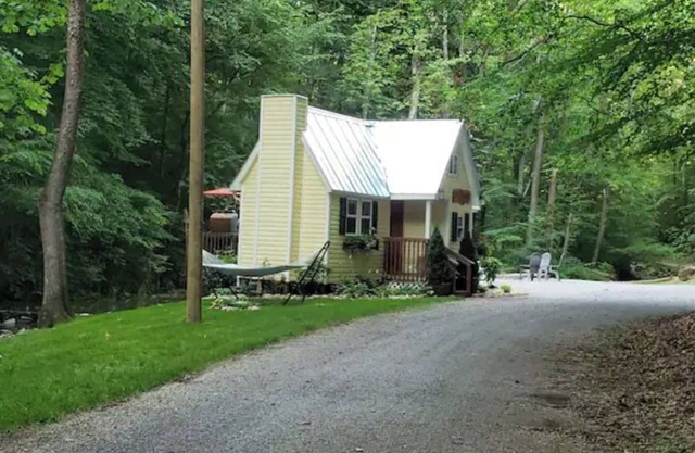 Molly Branch Cottage- Beautiful Private Setting, 5 Star ABNB, Newly Listed VRBO