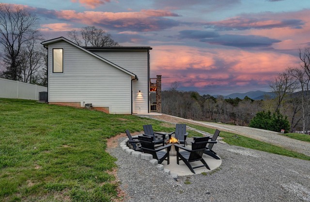 Mon Trèsor, Mountain Views with hot tub and deck