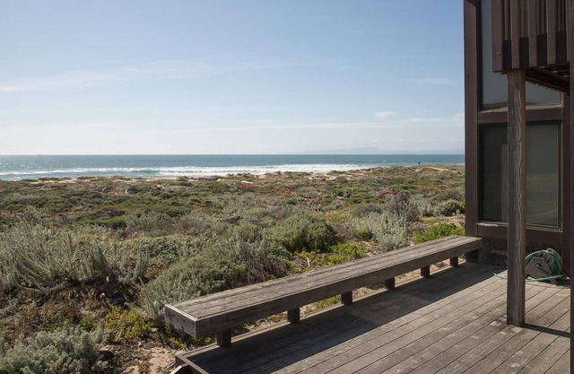 Monterey Dunes Beachfront ... Tómese un momento ... mire al oeste para ver lo más increíble Océano Pacífico. Una semana --- dos semanas, solo toma tiempo para disfruta tu vida. Esta hermosa casa es perfecta para tu Aléjate.