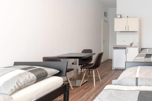 Monteurzimmer Berlin Pankow mit Dachterrasse - Nur 10 min. von der A10 - 3 Zimmer/7 Betten
