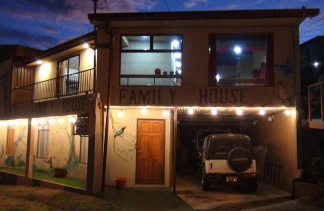 Monteverde Family House