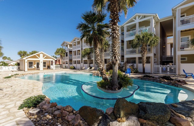Monthly Rates 3 Bedroom w/ Pool! Optional Golf Cart