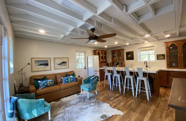 Se aceptan mascotas Cottage en el corazón de West Ashley, cerca del centro y las playas.