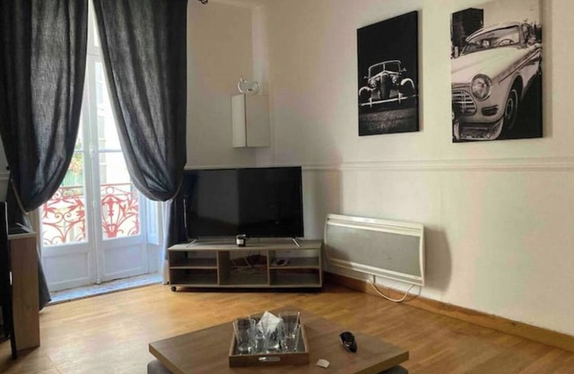Montpellier F3 Immeuble au Charme Haussmanien