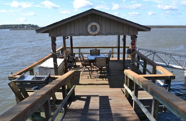 Cabaña de Moonshine en Colonels Island - Riverfront w / Private Deepwater Dock