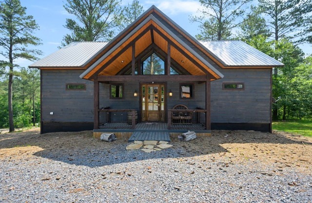 Moonshine Falls - Hot tub, boat parking, WIFI, relaxation, wildlife, and games!
