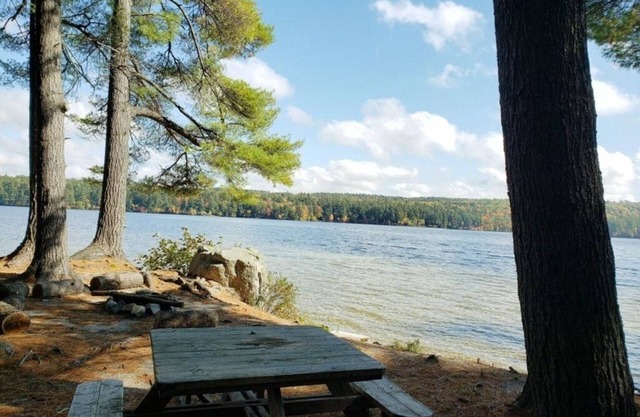 Frente al lago en Moose Pond, playa privada en la base de Mt agradable