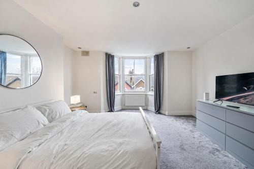 Morden spacious apartment in London