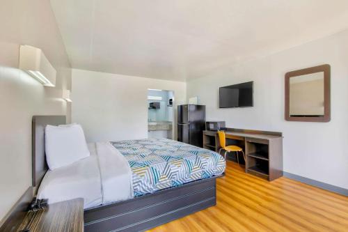 Motel 6-Conyers, GA