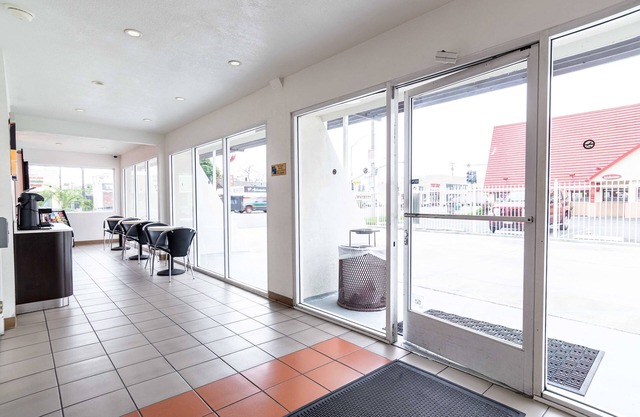 Motel 6 Long Beach, CA - International City