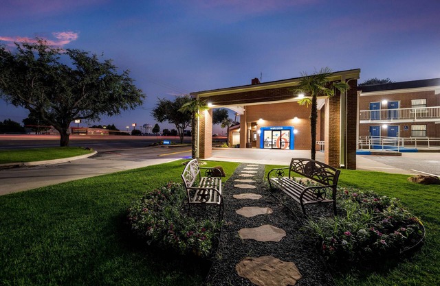 Motel 6 Plano, TX - Plano Northeast