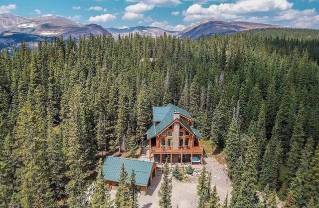 Mountain Gem Lodge🏔 3 Acres 🌲 Hot Tub 💰$0 Cleaning Fee 🐾 Pet Friendly 🚙 Game Room