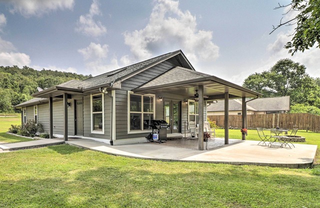 Mountain Home Cottage con pasos de cubierta a White River