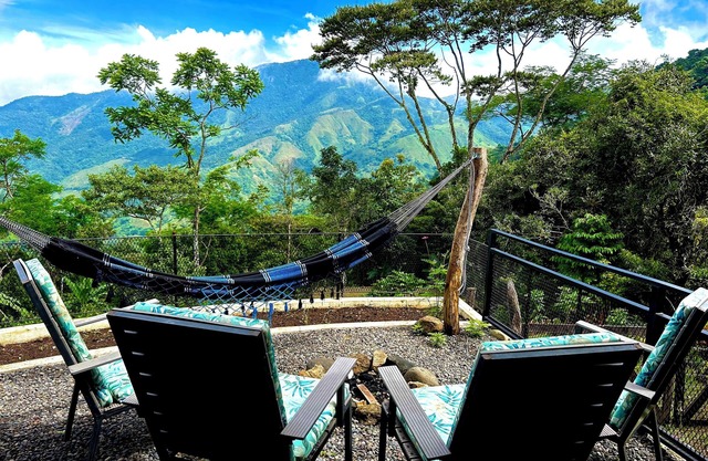 Mountain home with spectacular views and pickleball court