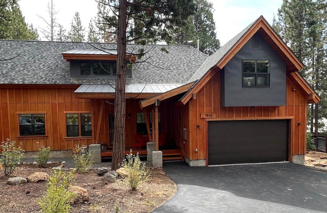 Mountain modern home close to ski resorts and beaches!