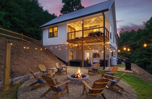 Mountain Retreat~Game Rm~Hot Tub~FirePit~Mtn Views