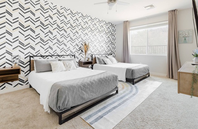 ★ Mountain View Apartment with Amazing Amenities ★ Private Garage