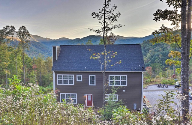 Mountain View, Fire Pit: Roomy Blue Ridge Home!